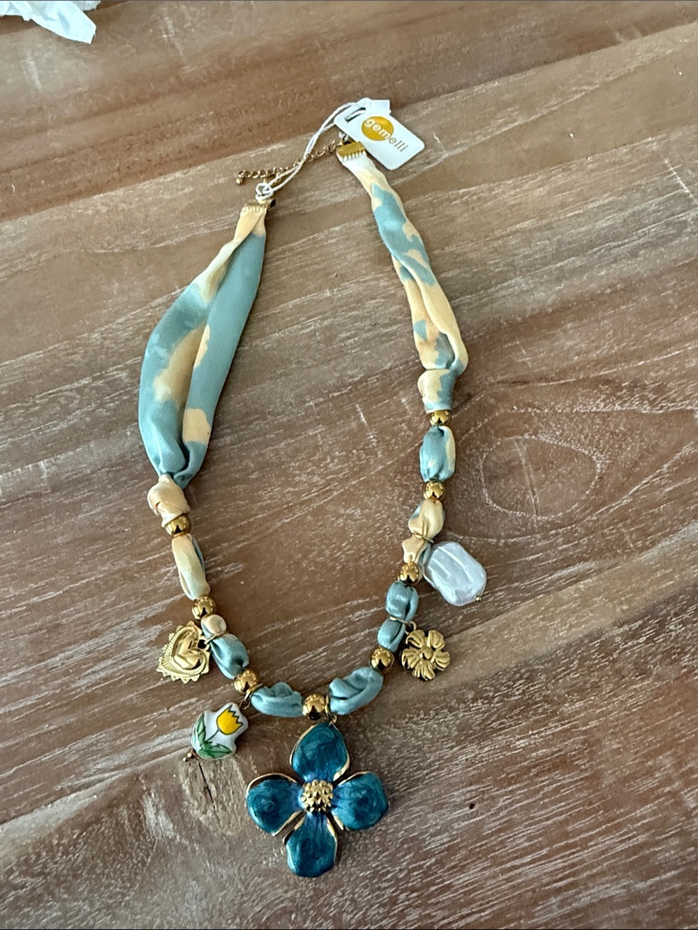 NWT Gemelli Beaded Blue Floral Pendant Necklace